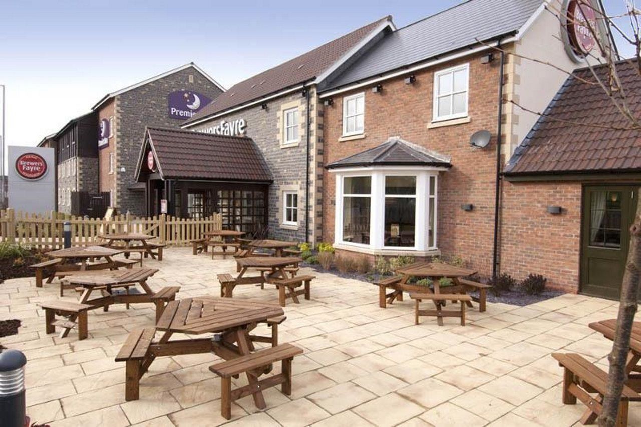 Premier Inn Glastonbury Ngoại thất bức ảnh