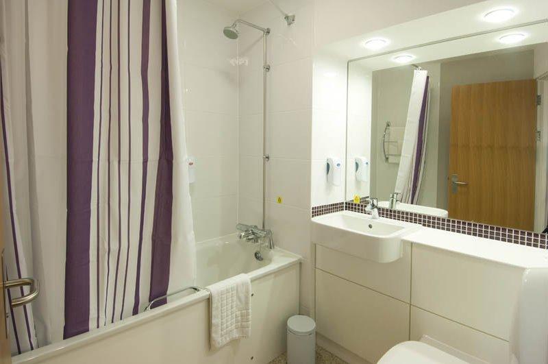 Premier Inn Glastonbury Ngoại thất bức ảnh