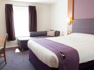 Premier Inn Glastonbury Ngoại thất bức ảnh