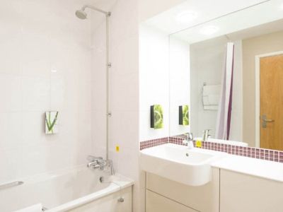 Premier Inn Glastonbury Ngoại thất bức ảnh